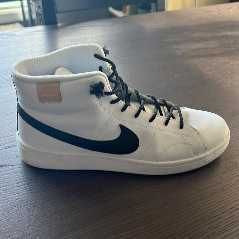 Black Nike Court Royal 2